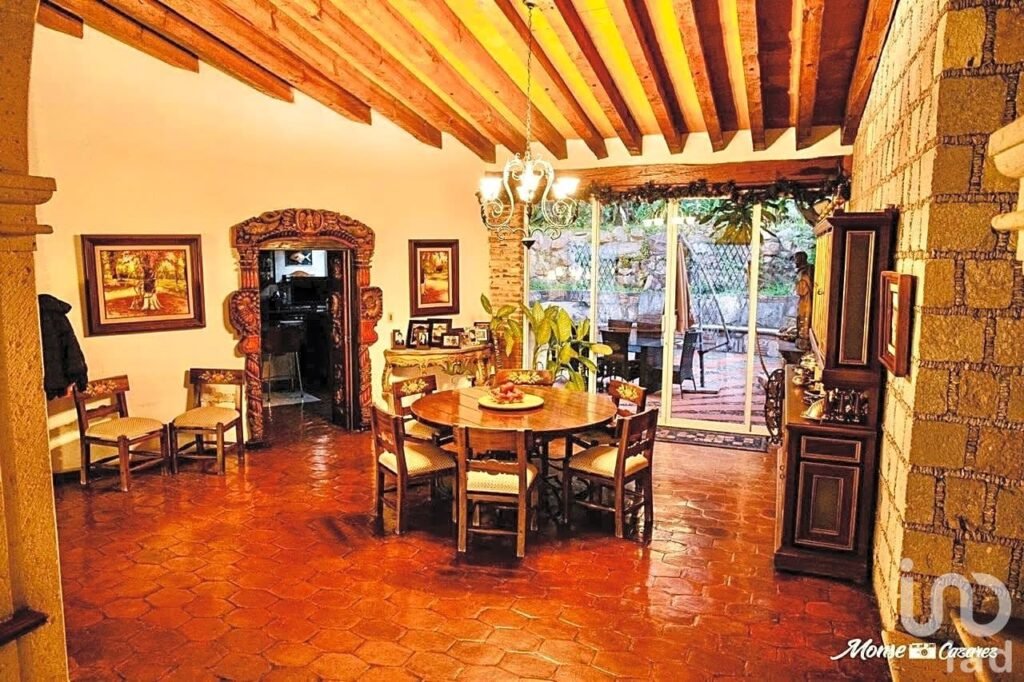 Residencia con Vista Panorámica a Morelia en Lomas de Santa María