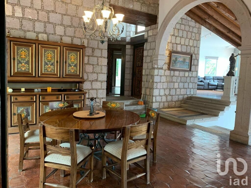 Residencia con Vista Panorámica a Morelia en Lomas de Santa María