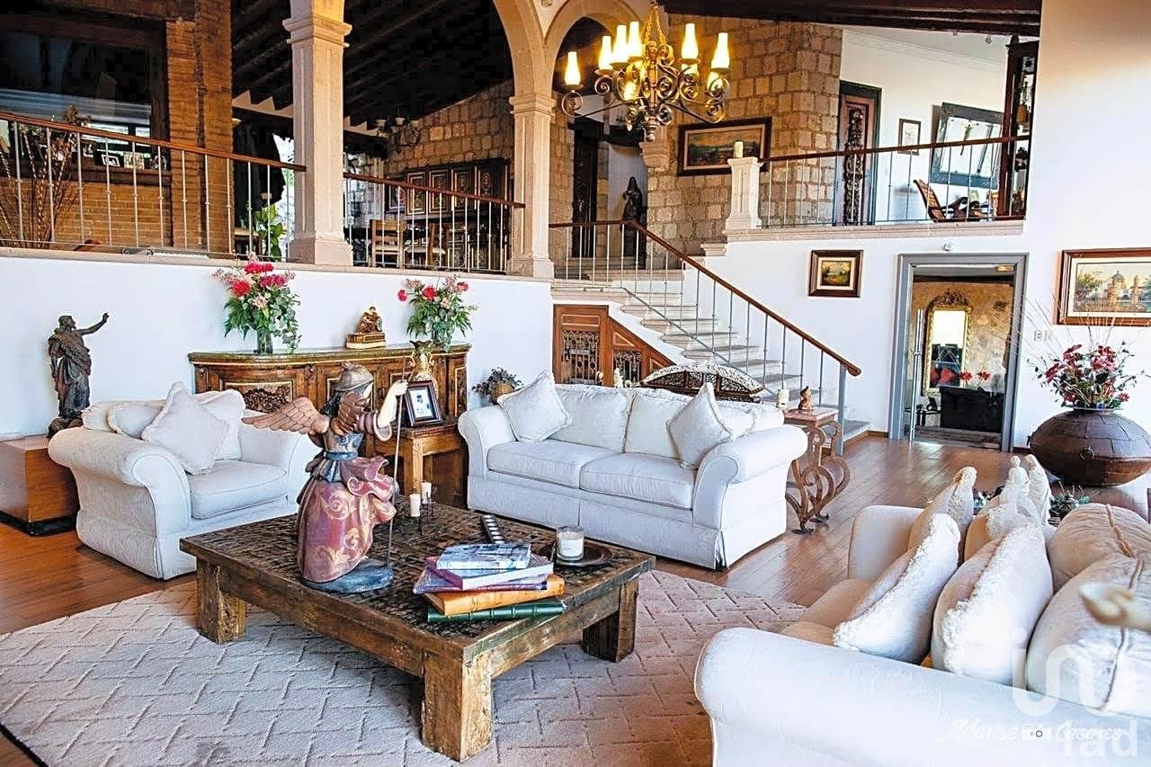 Residencia con Vista Panorámica a Morelia en Lomas de Santa María