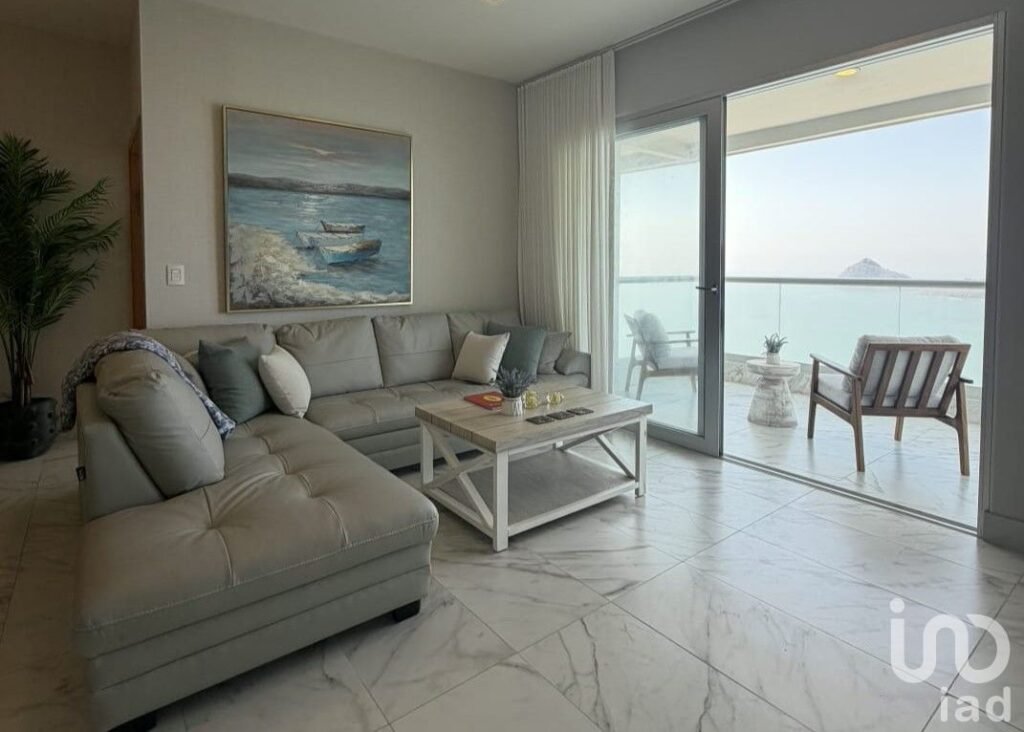 Departamento en venta en Torre en Zona Dorada, Mazatlán, Sinaloa.