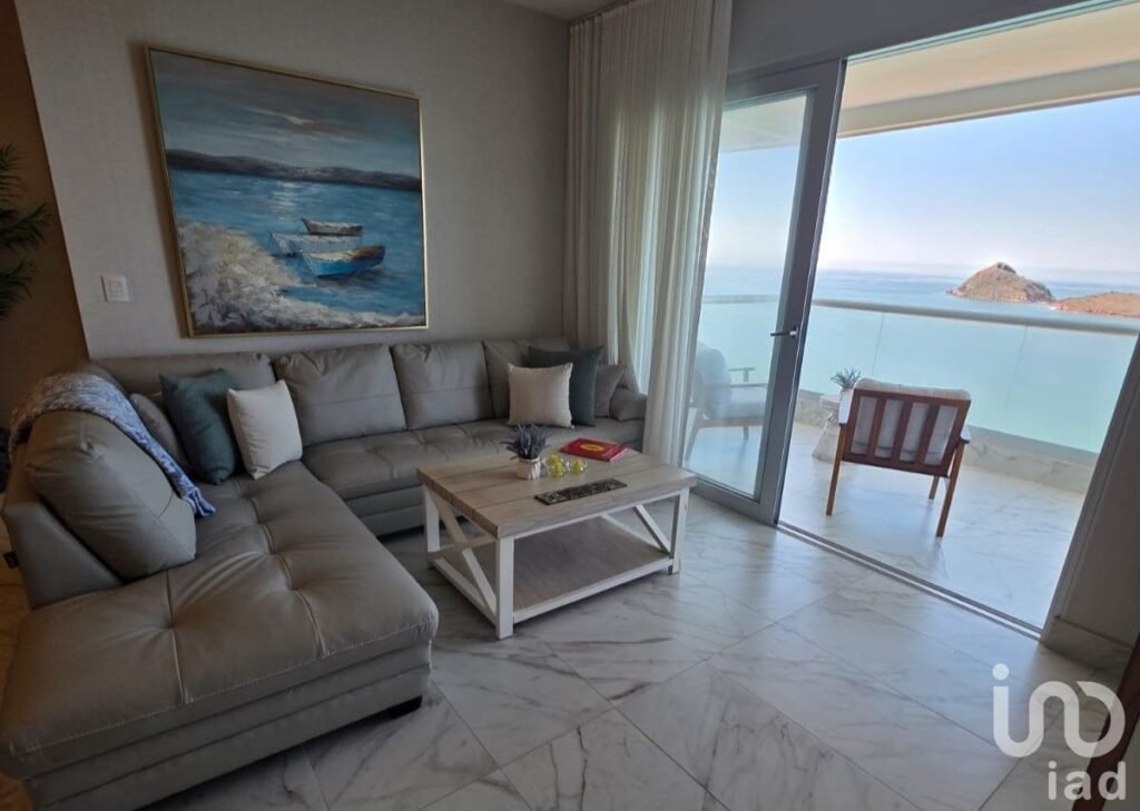 Departamento en venta en Torre en Zona Dorada, Mazatlán, Sinaloa.