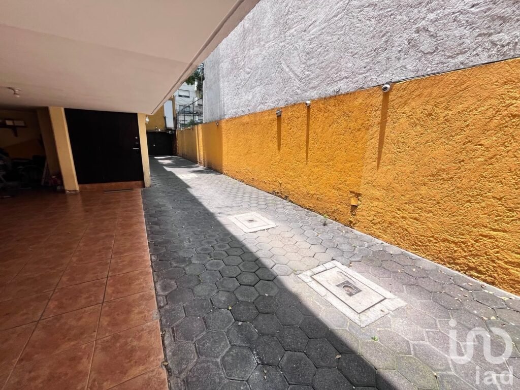 Exclusiva Casa en Condominio en la Colonia Del Valle: Privacidad, Seguridad y Ubicación Inmejorable
