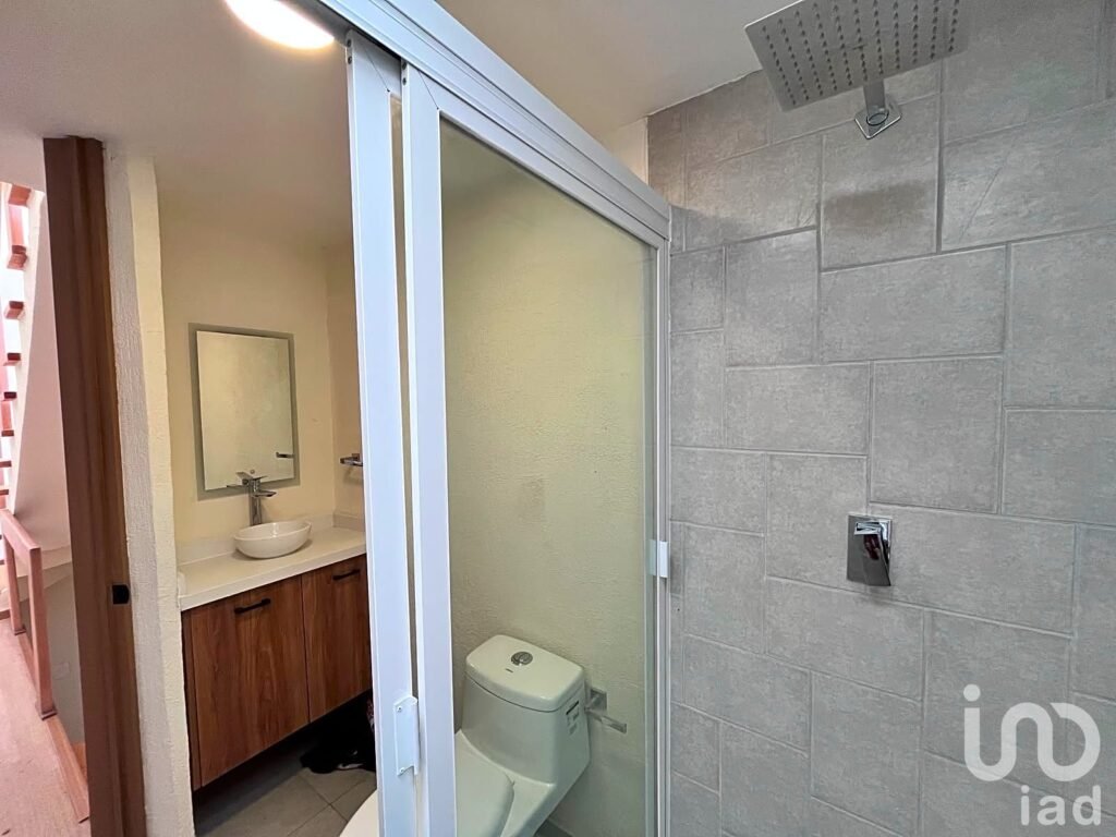Exclusiva Casa en Condominio en la Colonia Del Valle: Privacidad, Seguridad y Ubicación Inmejorable