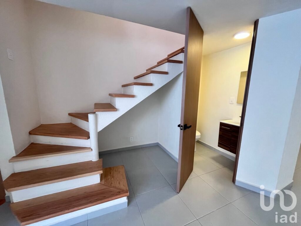 Exclusiva Casa en Condominio en la Colonia Del Valle: Privacidad, Seguridad y Ubicación Inmejorable