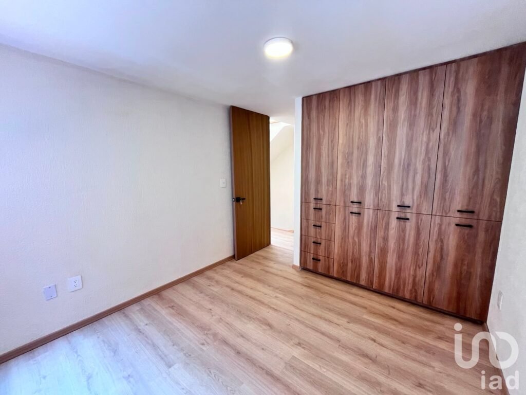 Exclusiva Casa en Condominio en la Colonia Del Valle: Privacidad, Seguridad y Ubicación Inmejorable