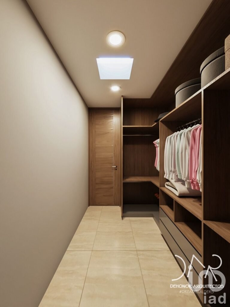 Casa en Venta en Fray Antonio de San Miguel | 4 Recámaras | Cochera para 2 Autos | $4.5 MDP