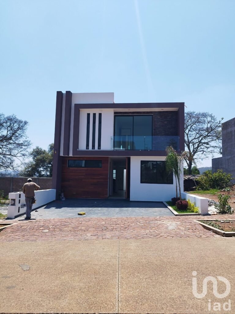 Casa en Venta en Praderas Altozano II | 4 Recámaras | Jardín | Acabados Premium | $5.3 MDP