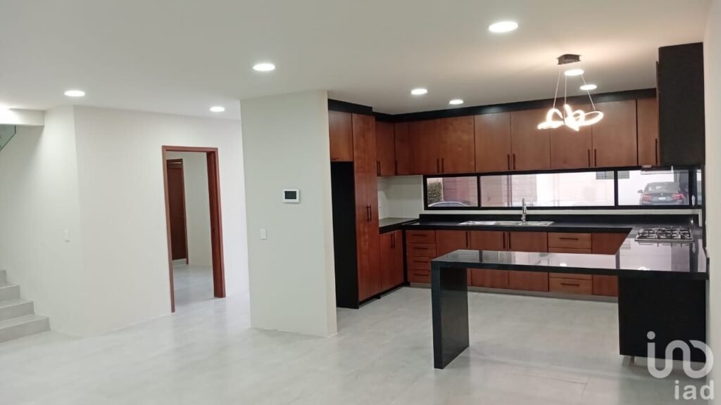 Casa en Venta en Montaña Monarca I | 4 Recámaras | Jardín | Cochera para 4 Autos | $5.3 MDP