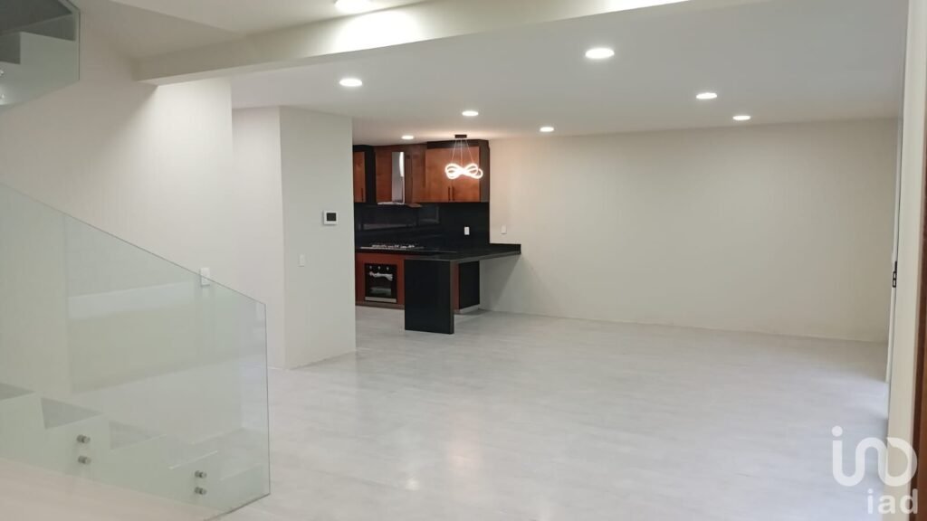 Casa en Venta en Montaña Monarca I | 4 Recámaras | Jardín | Cochera para 4 Autos | $5.3 MDP