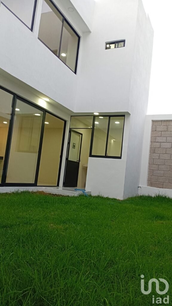 Casa en Venta en Montaña Monarca I | 4 Recámaras | Jardín | Cochera para 4 Autos | $5.3 MDP