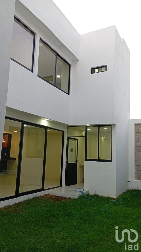 Casa en Venta en Montaña Monarca I | 4 Recámaras | Jardín | Cochera para 4 Autos | $5.3 MDP