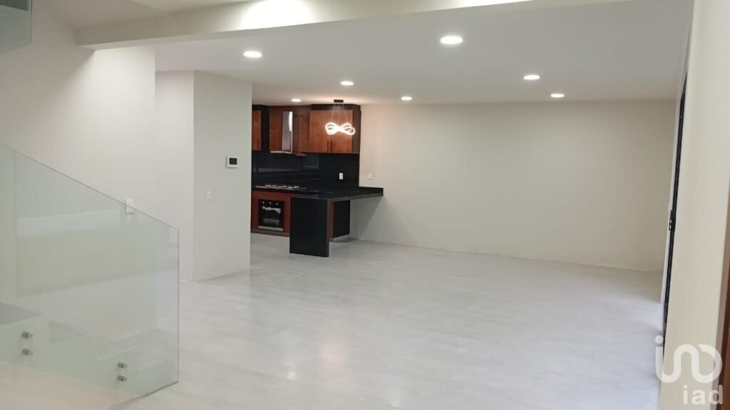 Casa en Venta en Montaña Monarca I | 4 Recámaras | Jardín | Cochera para 4 Autos | $5.3 MDP