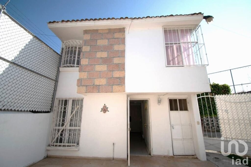 Casa en Venta cerca de Paseo Destino | 3 Recámaras | Cochera para 2 Autos