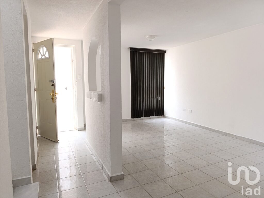 Casa en Venta cerca de Paseo Destino | 3 Recámaras | Cochera para 2 Autos