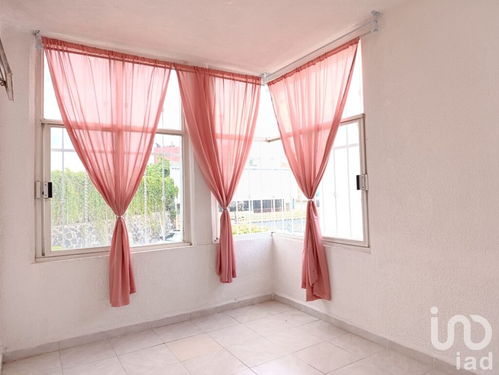 Casa en Venta cerca de Paseo Destino | 3 Recámaras | Cochera para 2 Autos