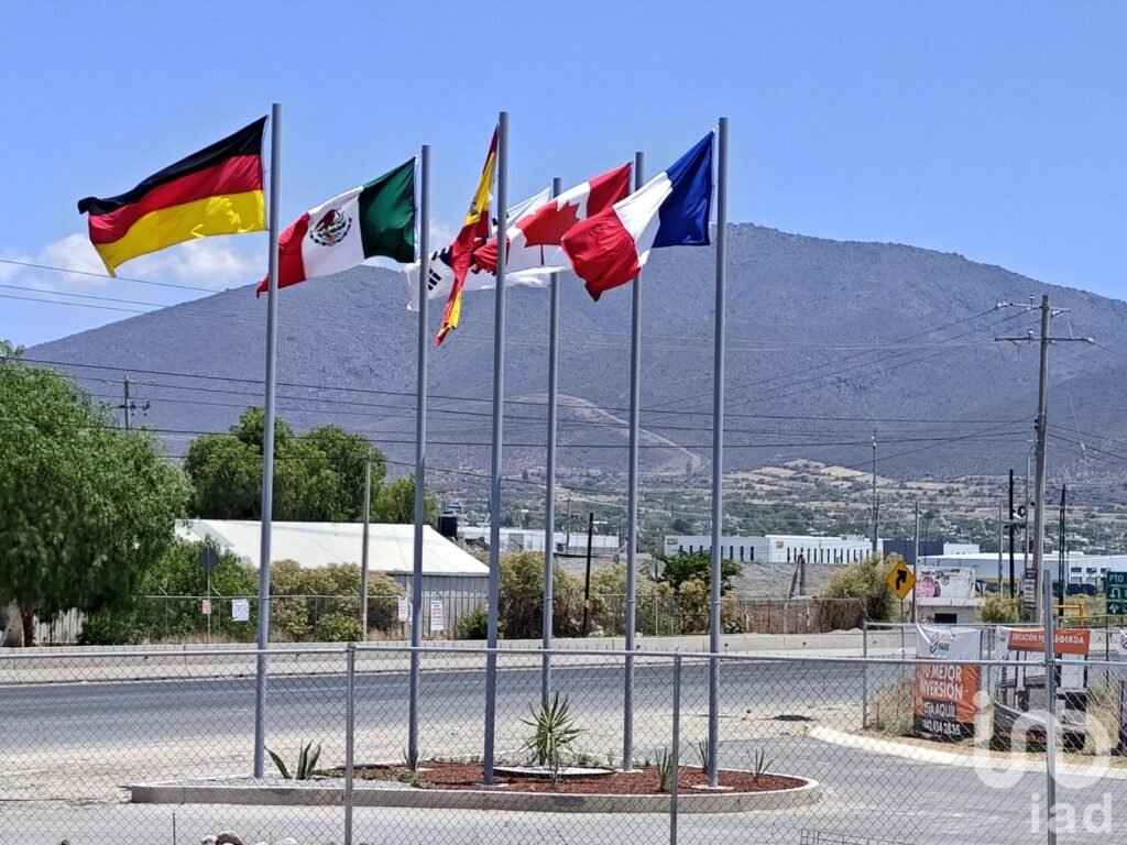 Venta Naves industriales en Querétaro Frente al PIQ (Parque Industrial Querétaro
