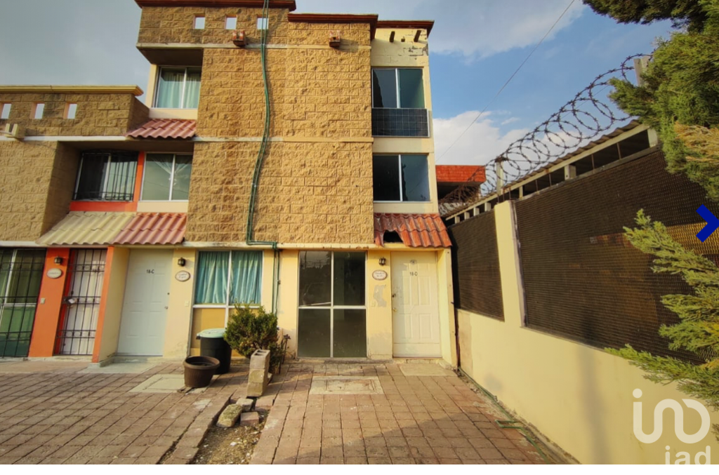 CASA EN HUEHUETOCA 3 NIVELES CON JACUZZI