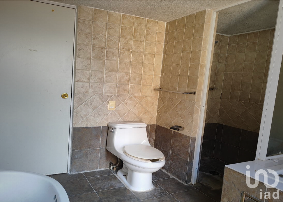 CASA EN HUEHUETOCA 3 NIVELES CON JACUZZI