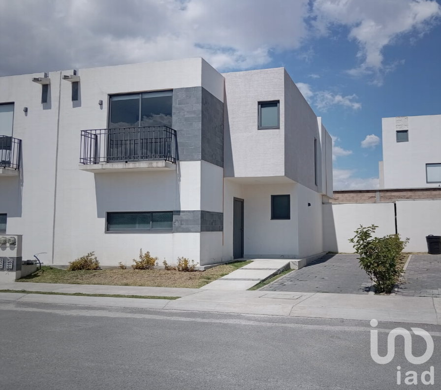 Precio de oportunidad casa en venta Villas del Campo, Calimaya con Jardin