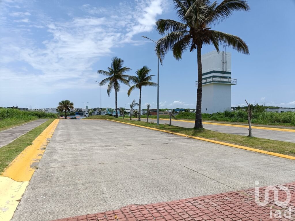 TERRENO EN VENTA EN EL FRECCIONAMIENTO REAL MANDINGA, ALVARADO VERACRUZ.