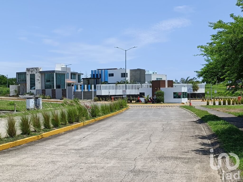 TERRENO EN VENTA EN EL FRECCIONAMIENTO REAL MANDINGA, ALVARADO VERACRUZ.
