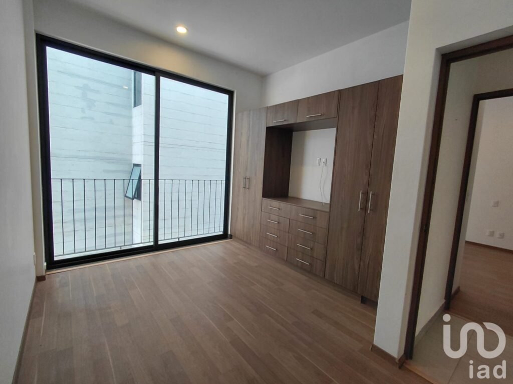 Venta de amplio y luminoso departamento en tranquilo rincón de la Escandón