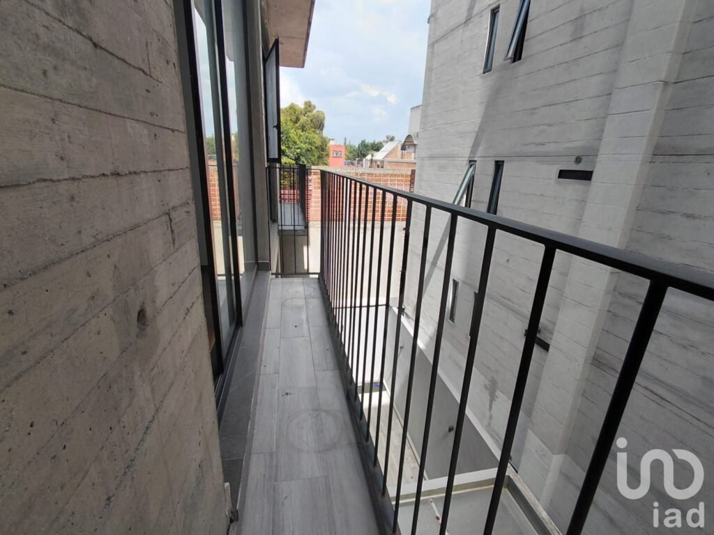 Venta de amplio y luminoso departamento en tranquilo rincón de la Escandón