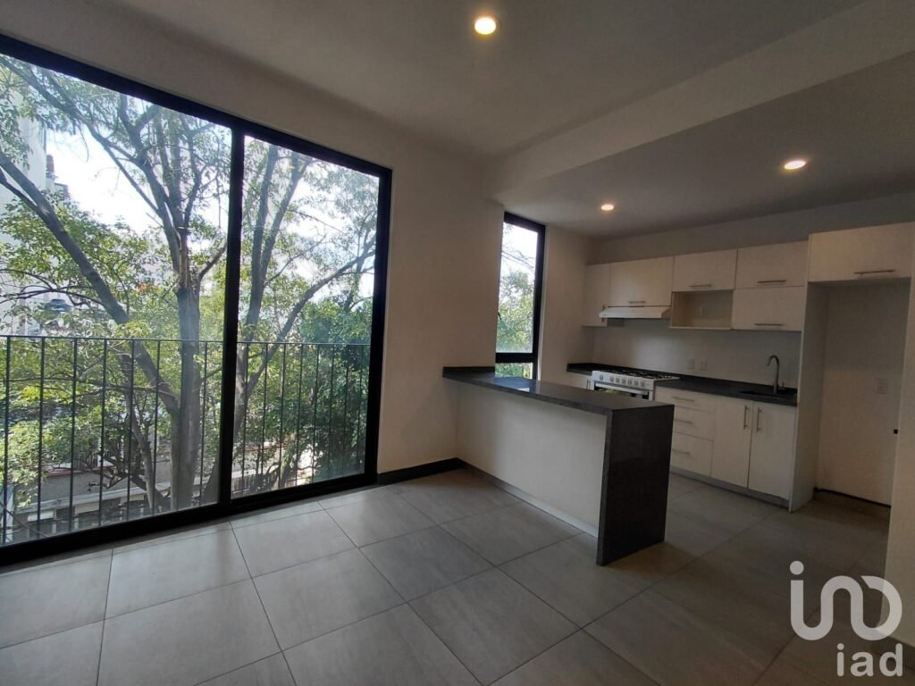 Venta de amplio y luminoso departamento en tranquilo rincón de la Escandón