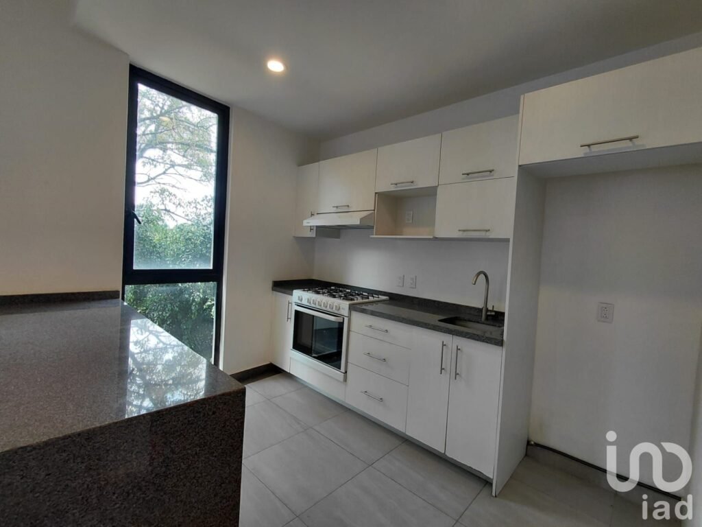 Venta de amplio y luminoso departamento en tranquilo rincón de la Escandón