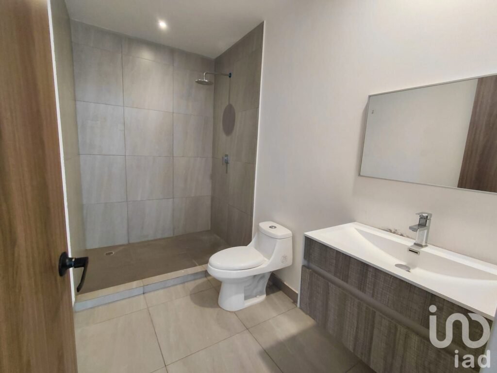 Venta de amplio y luminoso departamento en tranquilo rincón de la Escandón