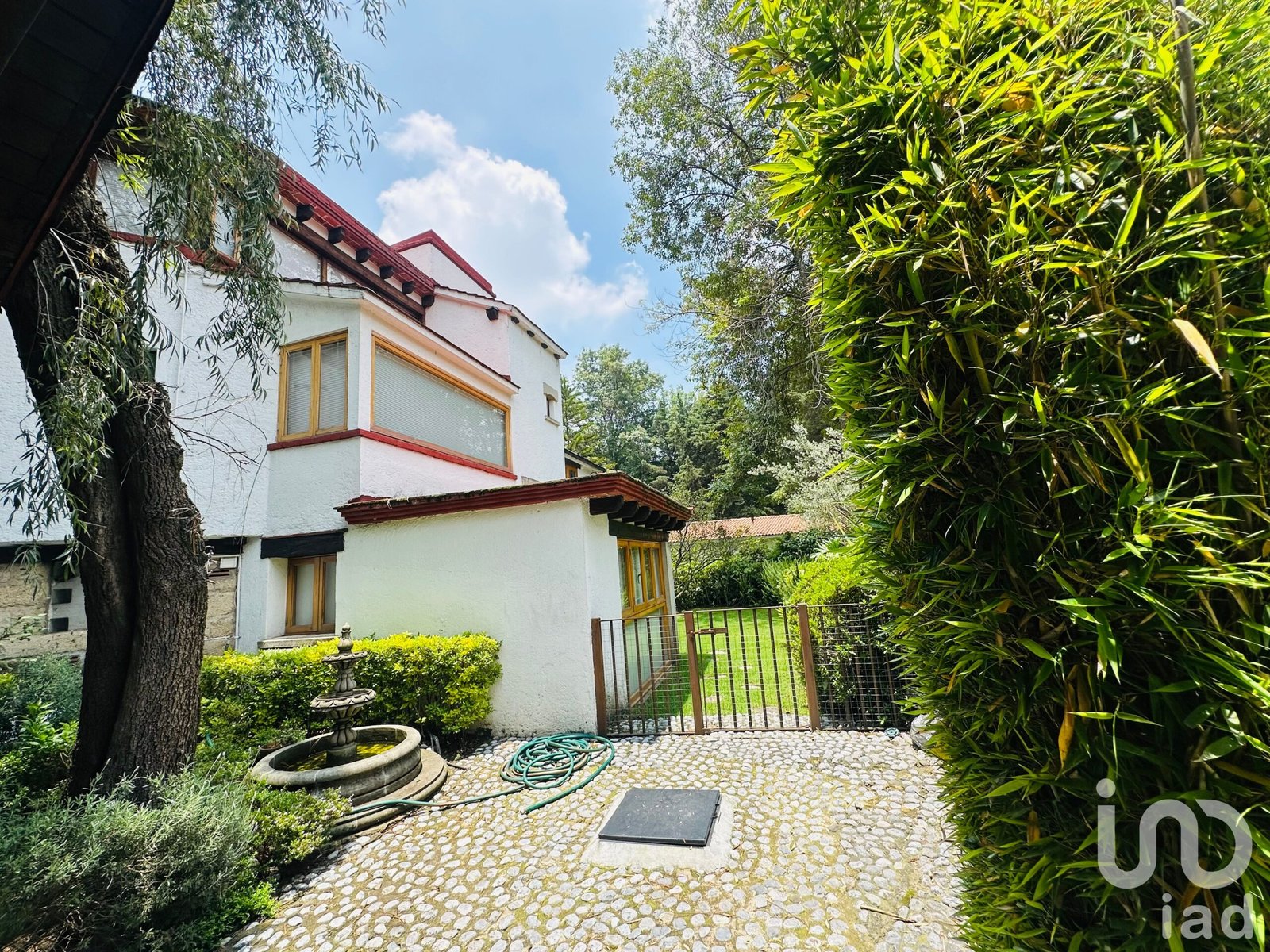 Casa en Venta en Rancho San Francisco | Elegancia, Exclusividad y Naturaleza