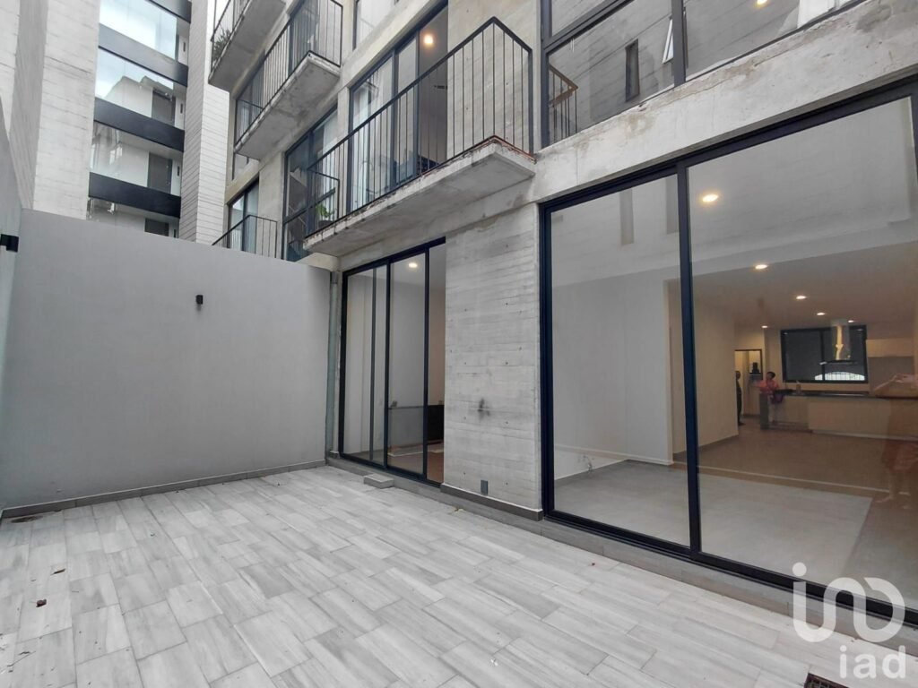 Venta de amplio departamento en la Escandón con patio interior