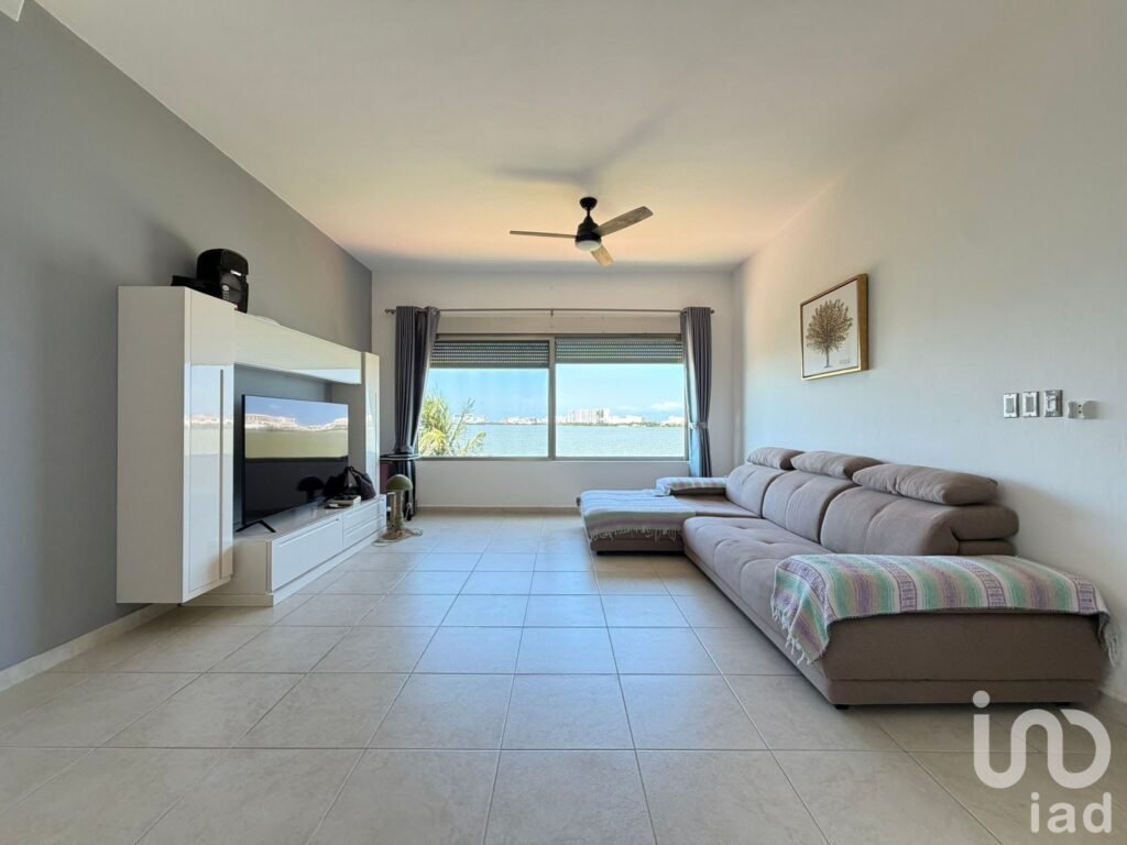 Departamento En Venta Isla Dorada, 3 Recámaras, Cuarto de Servicio