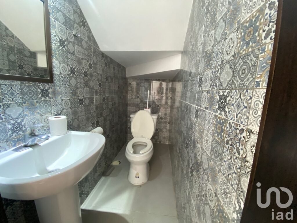 VENTA DE AMPLIA CASA EN ZEREZOTLA DENTRO DE FRACCIONAMIENTO CON ÁREAS VERDES