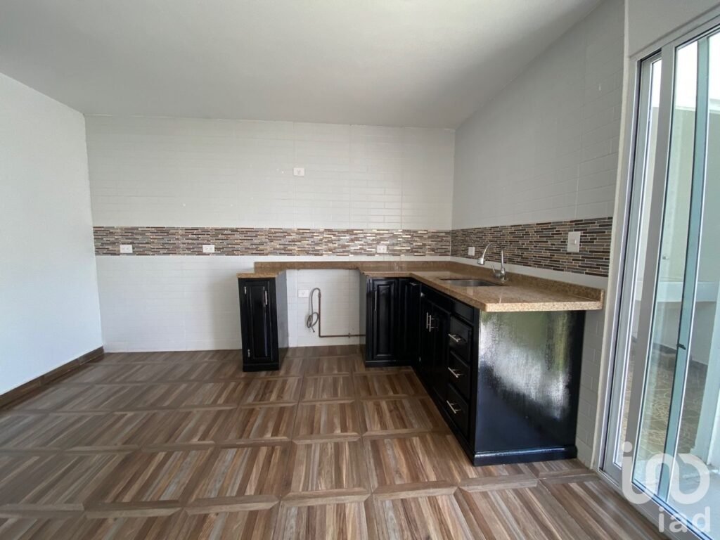VENTA DE AMPLIA CASA EN ZEREZOTLA DENTRO DE FRACCIONAMIENTO CON ÁREAS VERDES