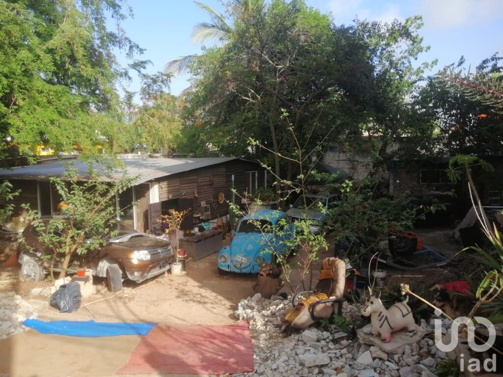 Venta de Terreno Urbanizado en Cancún sobre avenida principal para desarrollo mixto