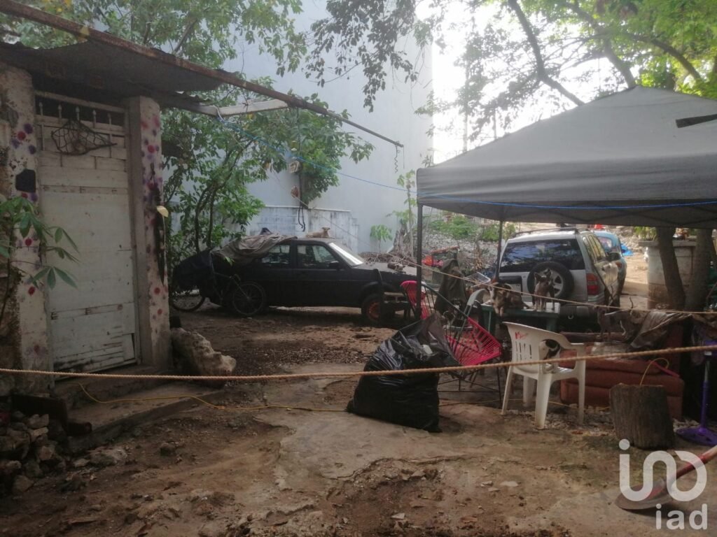 Venta de Terreno Urbanizado en Cancún sobre avenida principal para desarrollo mixto
