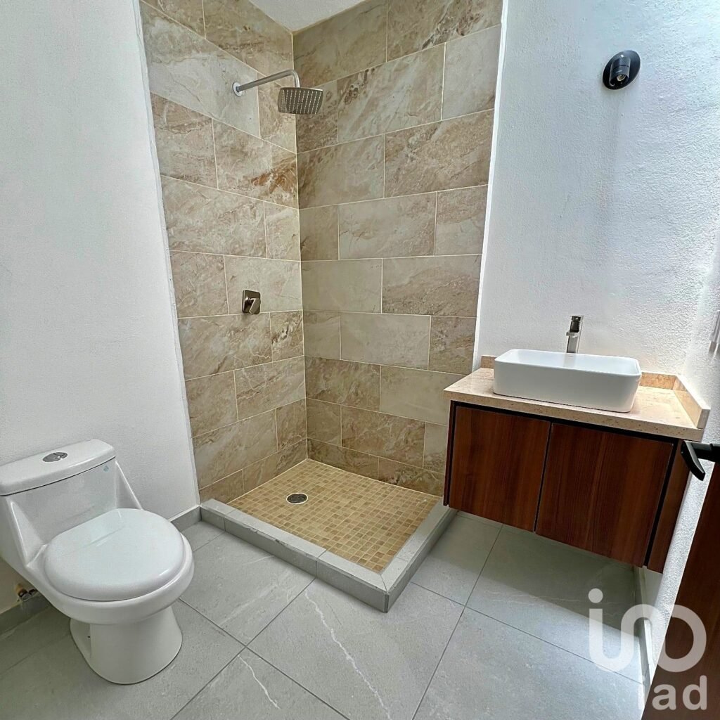 CASA EN VENTA UNA PLANTA CIUDAD MADERAS QUERETARO