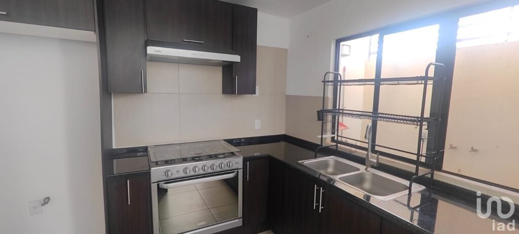 Casa en Venta en Bosques de Santa Rita equipada con closets y cocina