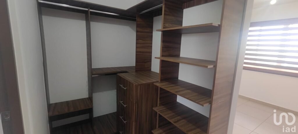 Casa en Venta en Bosques de Santa Rita equipada con closets y cocina