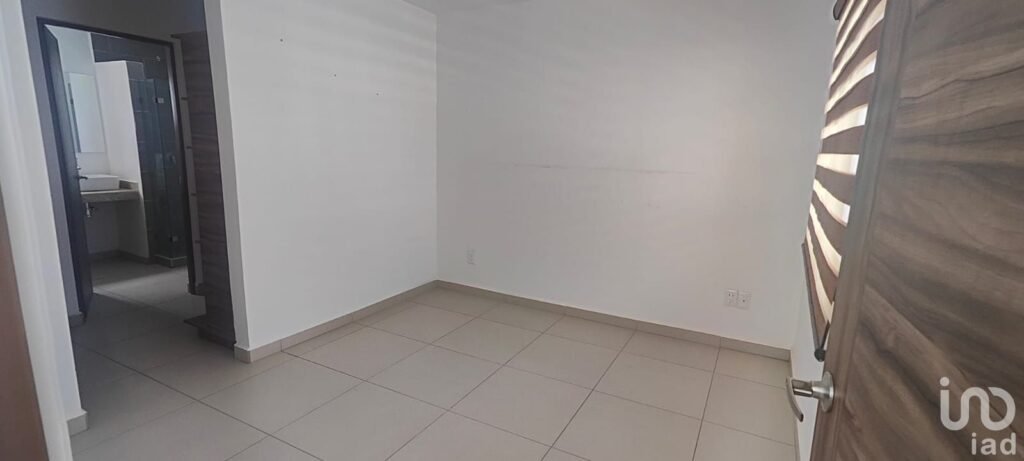 Casa en Venta en Bosques de Santa Rita equipada con closets y cocina