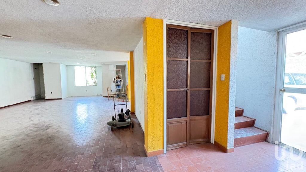 Se renta amplia casa con jardín para comercio, en Constitución, Pachuca, Hidalgo
