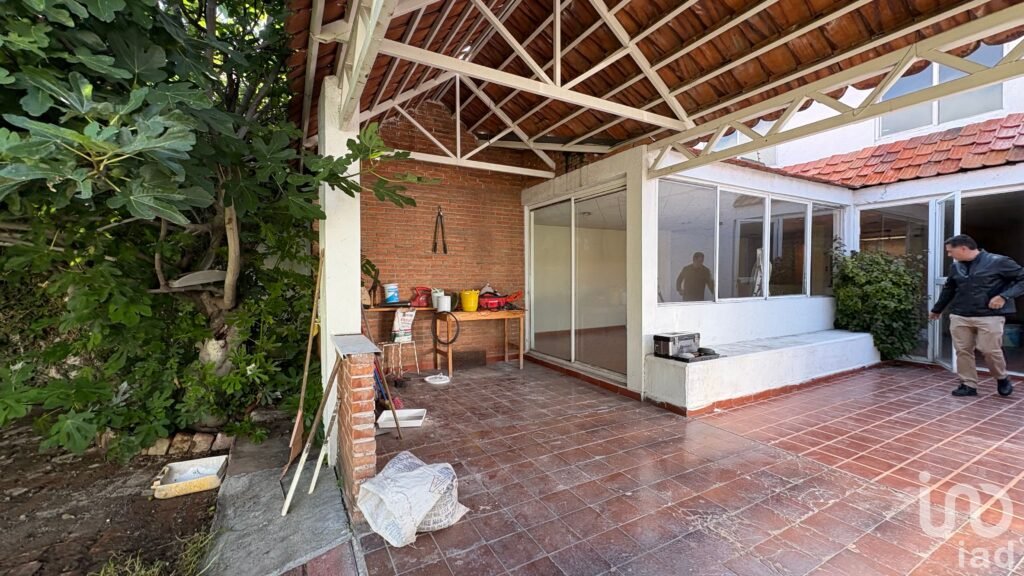 Se renta amplia casa con jardín para comercio, en Constitución, Pachuca, Hidalgo