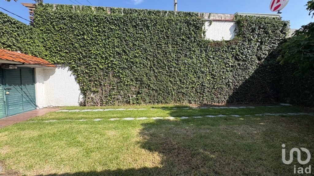 Se renta amplia casa con jardín para comercio, en Constitución, Pachuca, Hidalgo