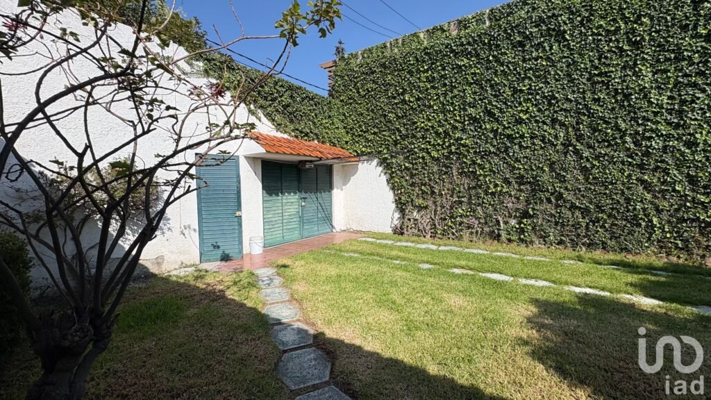Se renta amplia casa con jardín para comercio, en Constitución, Pachuca, Hidalgo