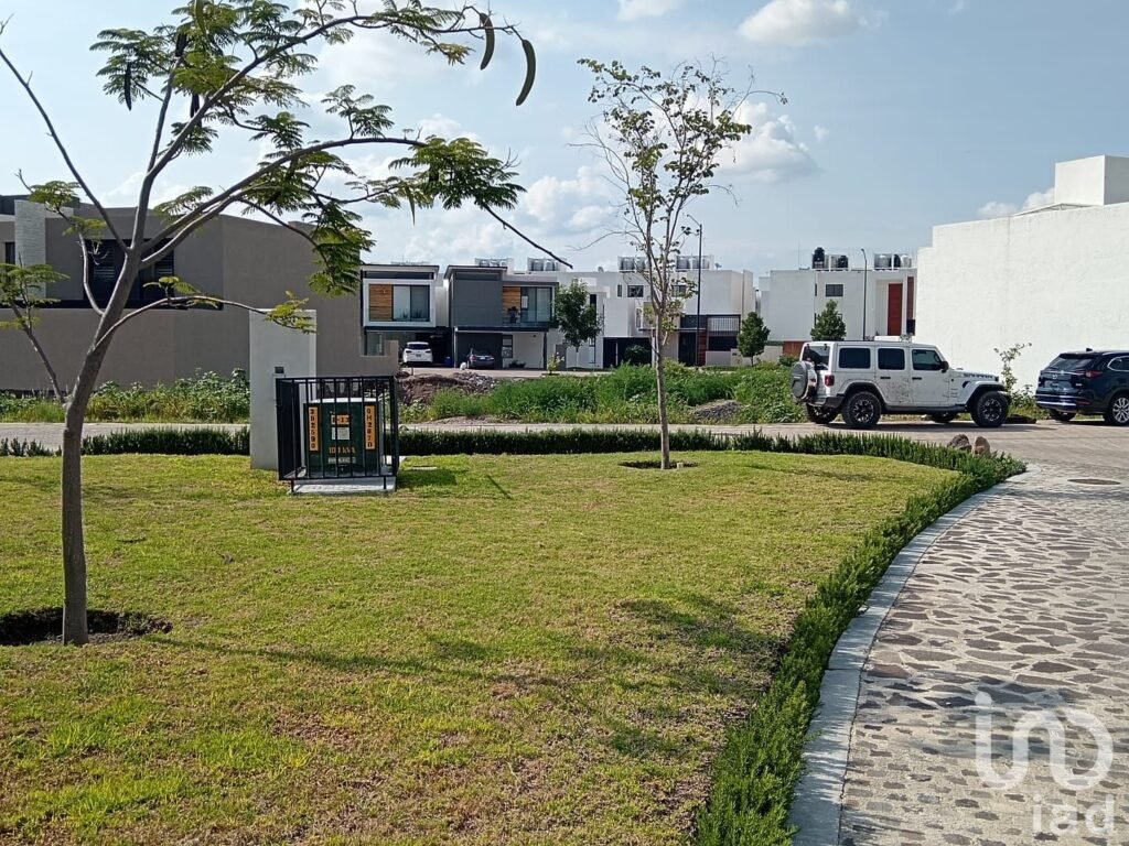 Terreno en venta frente a lago en Hacienda Carlota, Corregidora, Querétaro