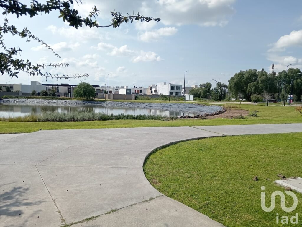 Terreno en venta frente a lago en Hacienda Carlota, Corregidora, Querétaro