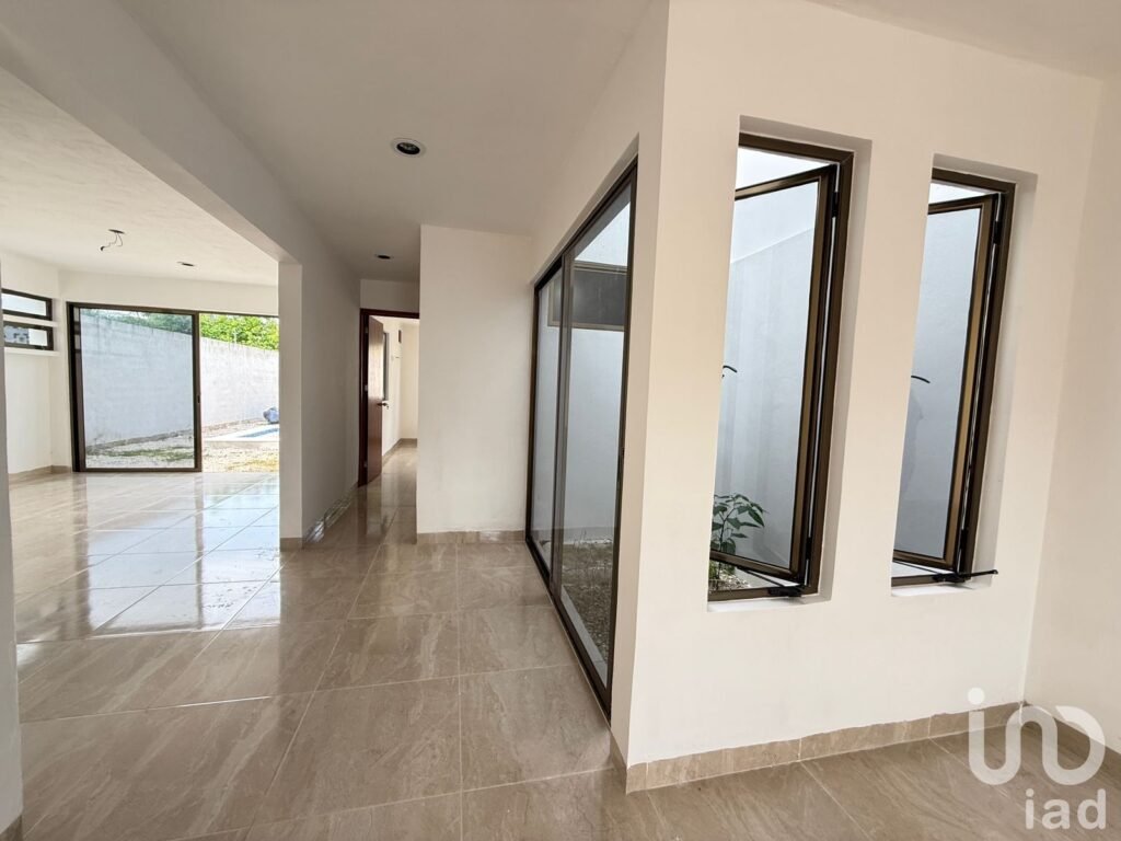 CASA EN VENTA PRIVADA AVENIDA CONKAL, YUCATAN