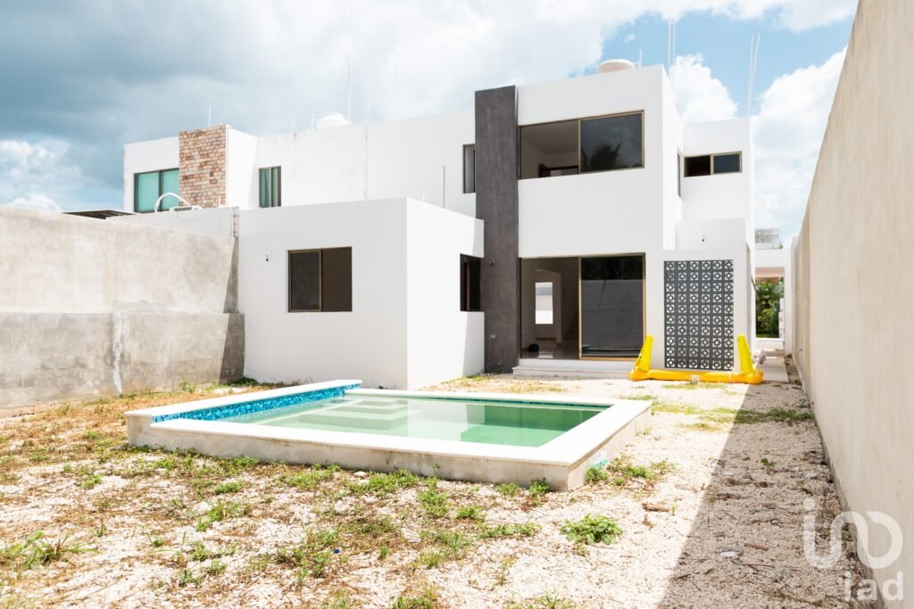 CASA EN VENTA PRIVADA AVENIDA CONKAL, YUCATAN