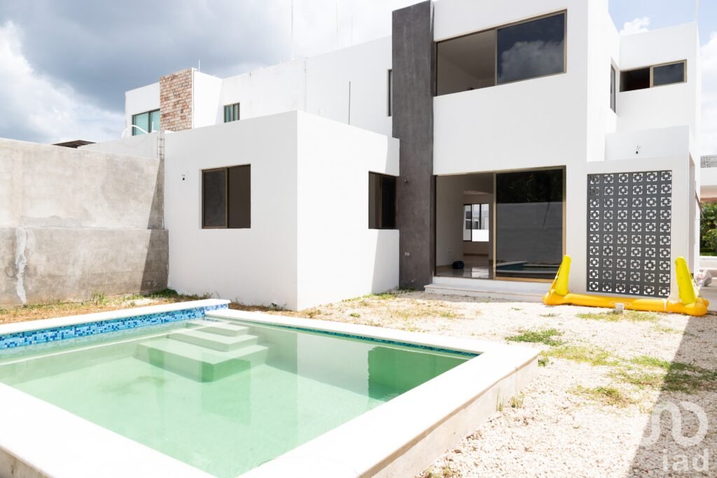 CASA EN VENTA PRIVADA AVENIDA CONKAL, YUCATAN